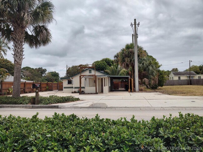 Building Photo - 1330 NE Dixie Hwy