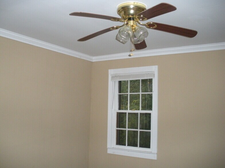 Building Photo - 12 Farmer Rd NW