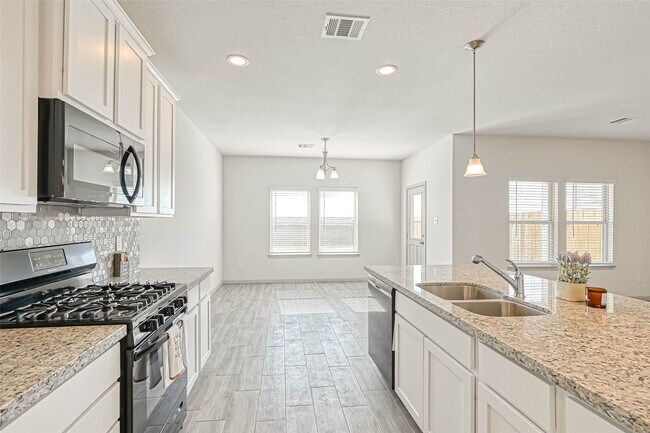 Building Photo - 7910 Cypress Country Dr