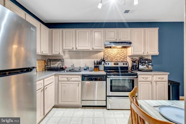 Building Photo - 5602 Summer Oak Way
