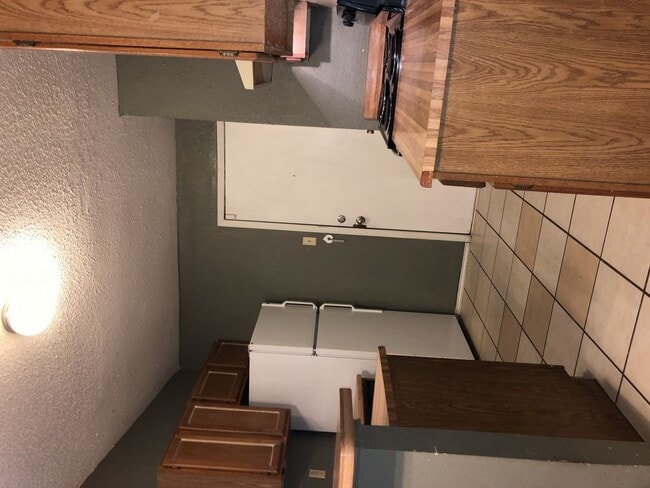 Building Photo - 2x1 Duplex with private backyard/garage