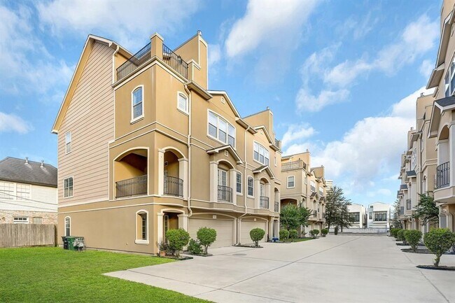 Building Photo - 5615 Winsome Ln
