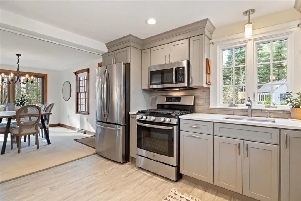 Building Photo - 16 King Philip Trl