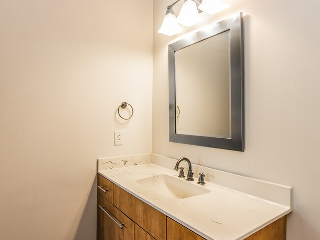 Building Photo - Luxury Downtown Townhome with 2 car Garage!