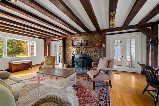 Building Photo - 1 Noahs Hl Wy