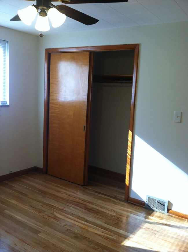 Building Photo - 130 Lacrosse St