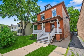 Building Photo - 319 Chicago Ave