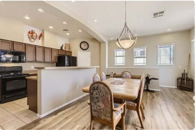 Building Photo - 42424 N Gavilan Peak Pky