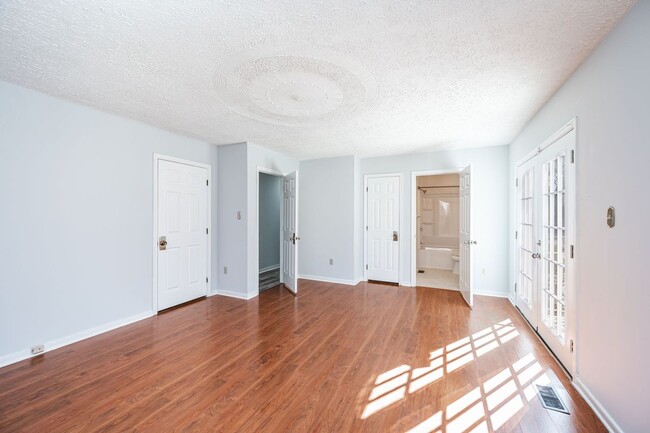 Building Photo - 7800 Tamarind Dr