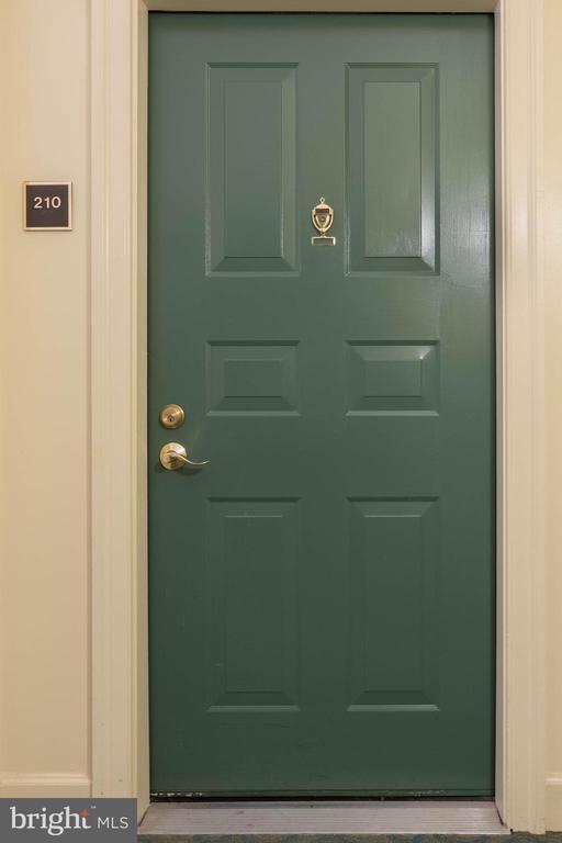 Building Photo - 2204 Westcourt Ln