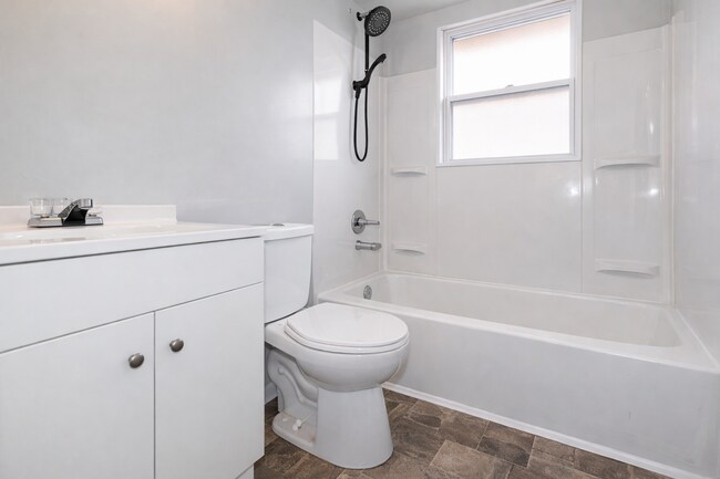 Building Photo - 1704 Valley Forge Way