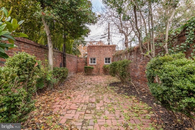 Building Photo - 2723 Dumbarton St NW