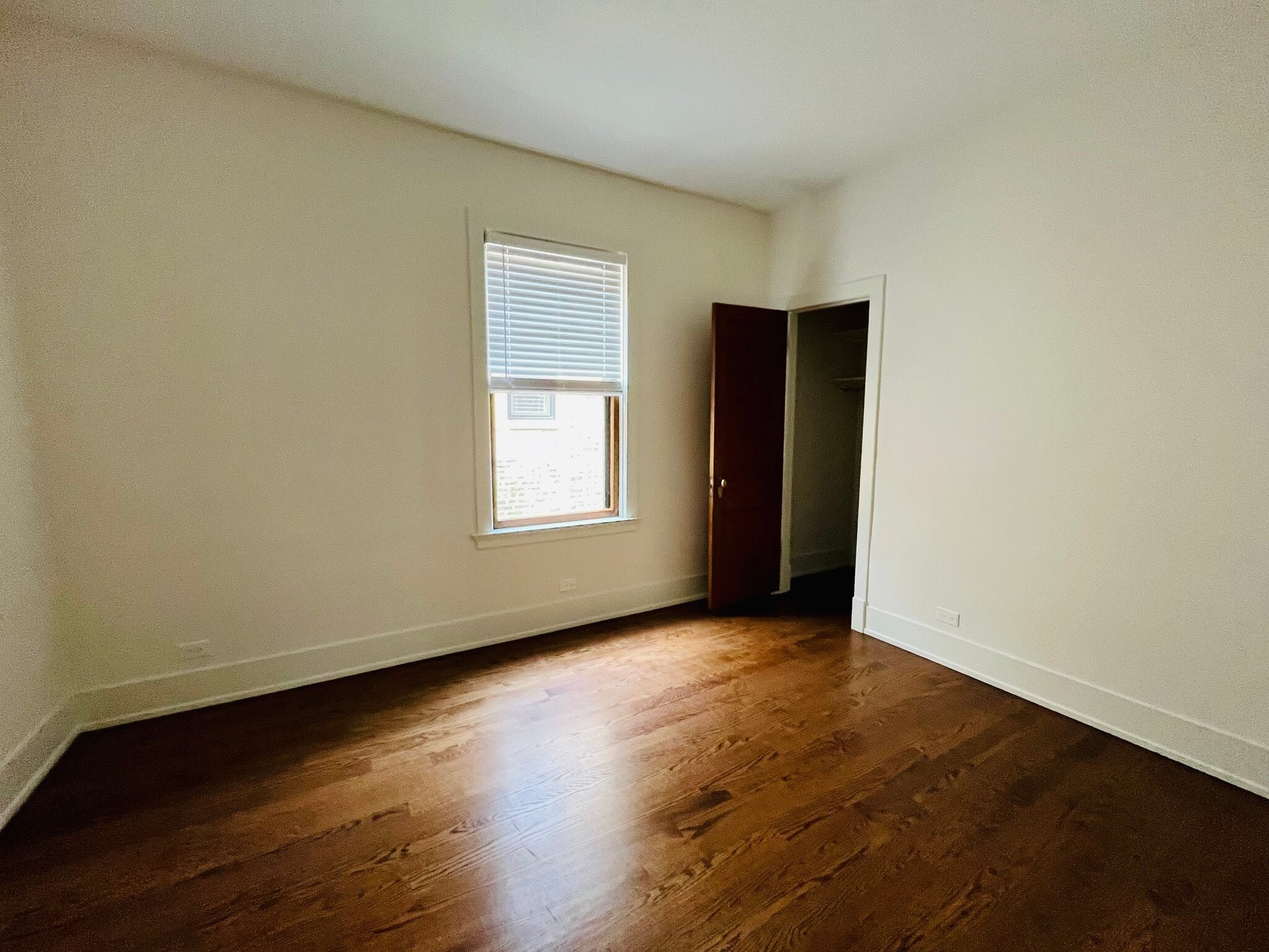Building Photo - 1454 W Winona St