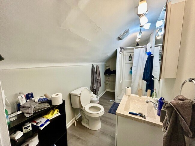 Building Photo - 5 Bedrooms for 2026-27 School Year