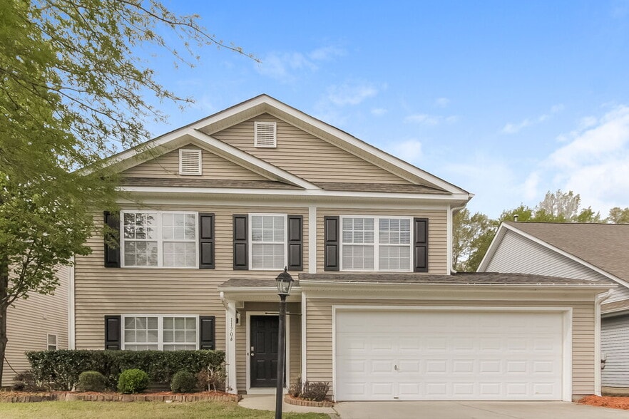 Building Photo - 11704 Village Pond Dr