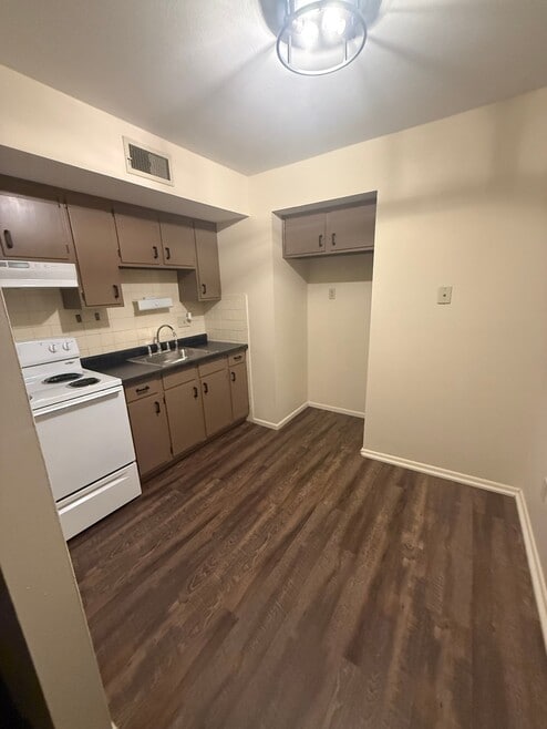 Building Photo - 5401 Eichelberger St