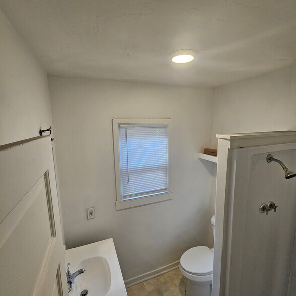 Building Photo - 1211 Laburnum Ave