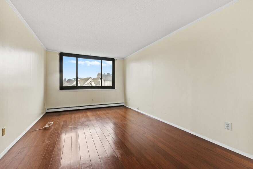 Building Photo - 25 Rockledge Ave