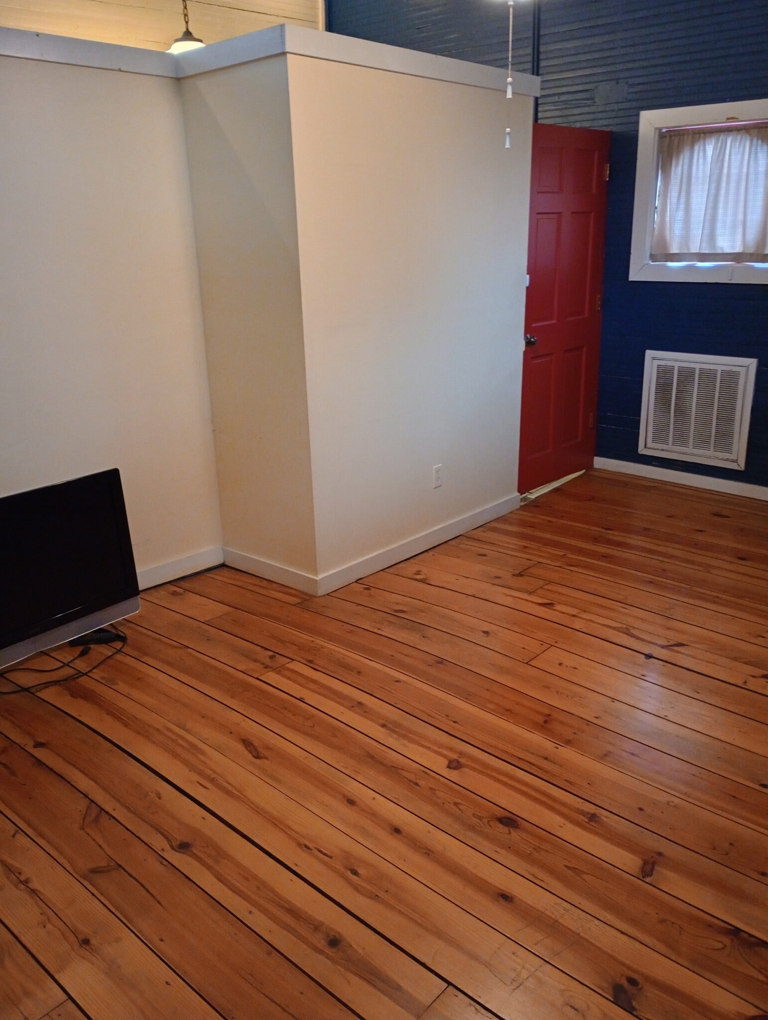 Building Photo - 610 S Cox St