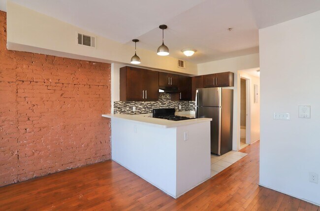 Building Photo - 37 Harmon St