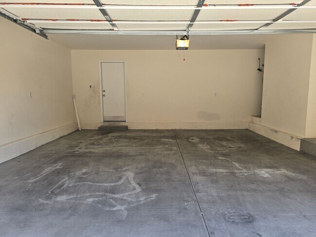 Building Photo - 9160 Column Ct