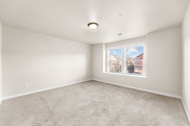 Building Photo - Gorgeous Townhome in Ridgefield!