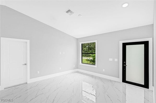 Building Photo - 633 Windermere Dr