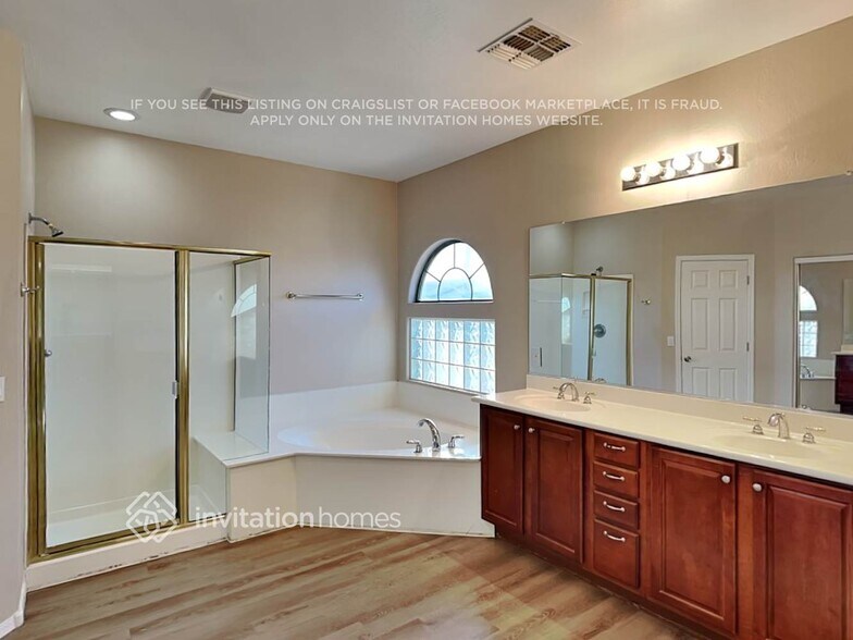 Building Photo - 11311 E Stearn Ave