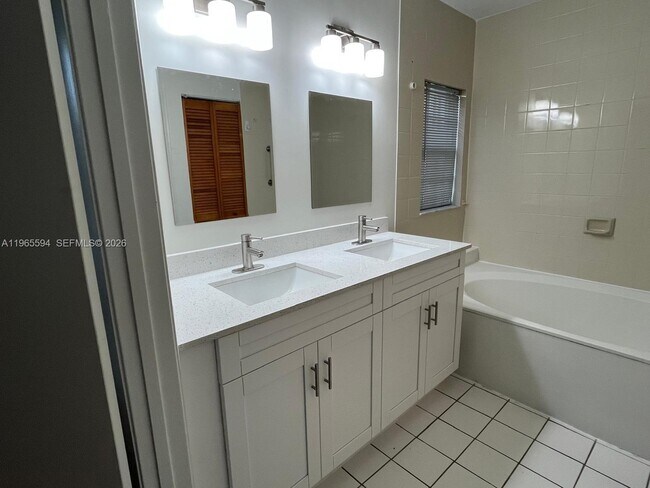 Building Photo - 13929 SW 102nd Terrace