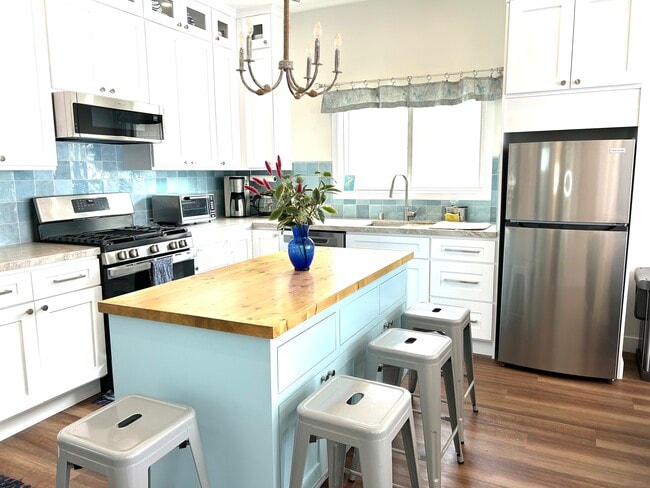 Building Photo - 218 19th St