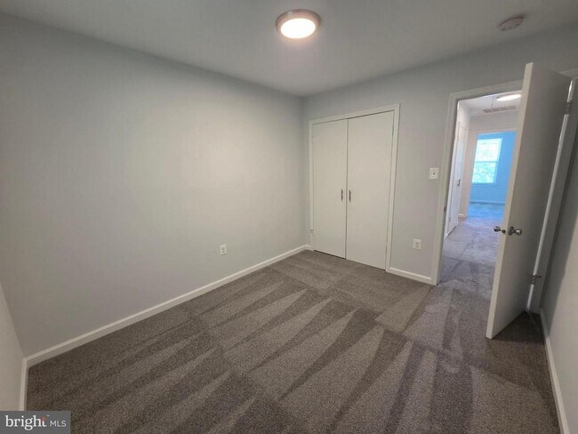 Building Photo - 15040 Cherrywood Dr