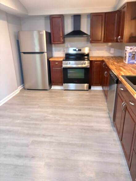 Building Photo - 204 Mariposa St