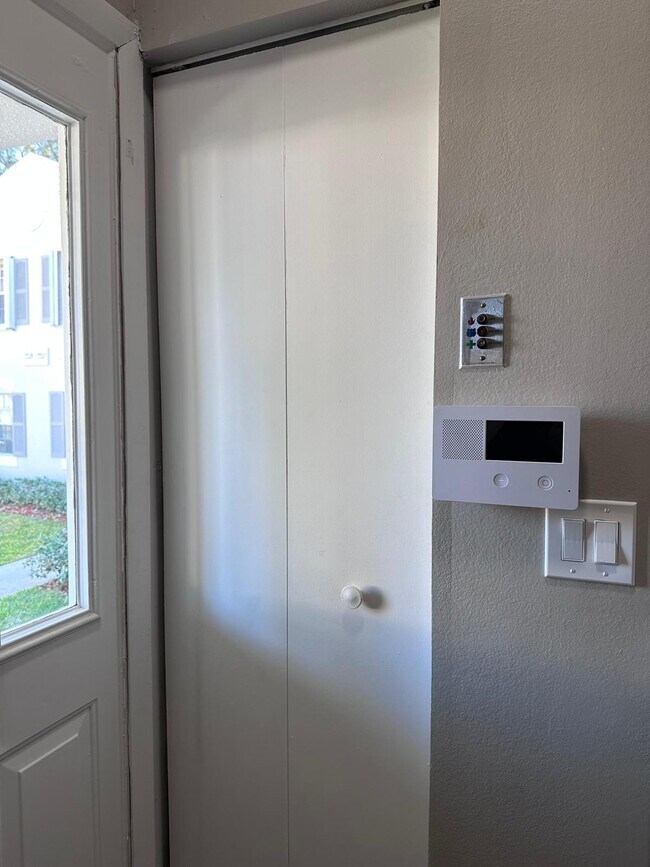 Building Photo - 2246 SE 27th Dr