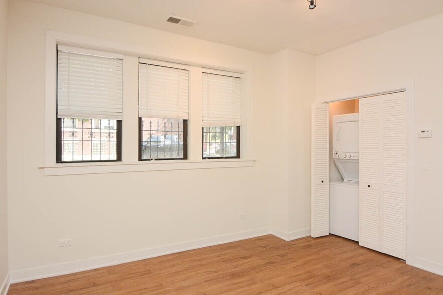 Building Photo - 4633 N Leavitt