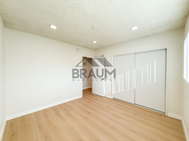 Building Photo - 13129 Oxnard St