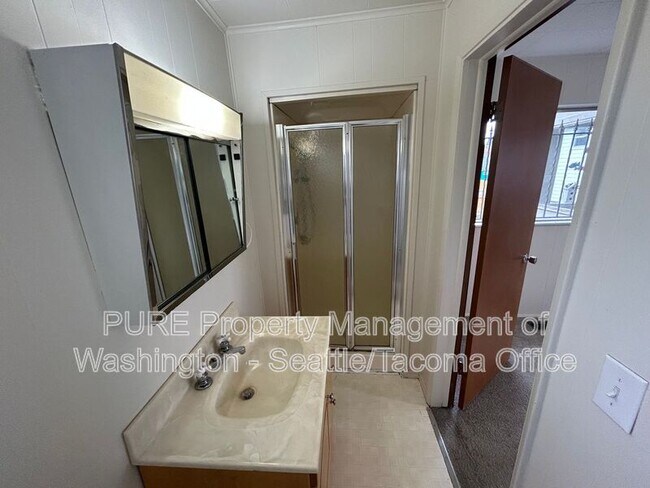 Building Photo - 3832 S Cushman Ave