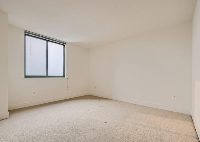 Large Bedroom - 414 Water St