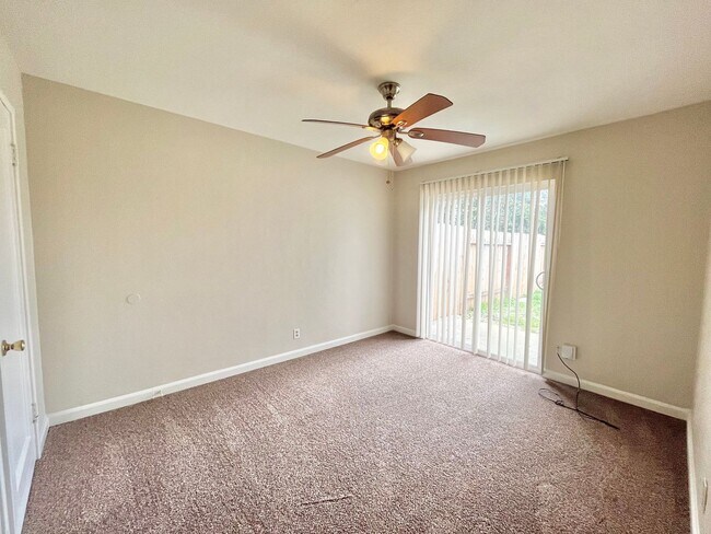 Building Photo - 1710-1712 Madrone Avenue