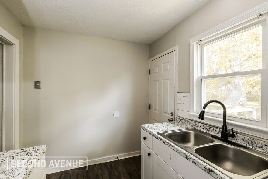 Building Photo - 459 S 41st St