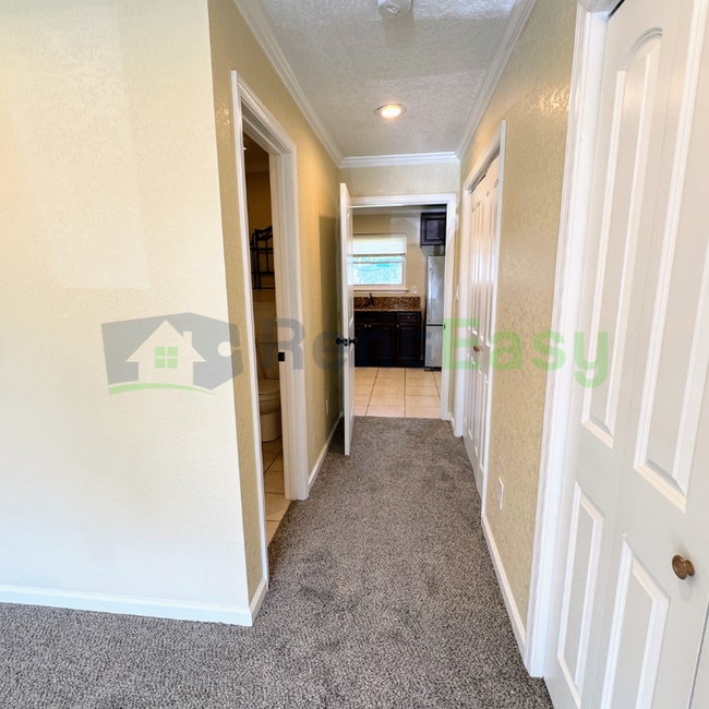 Building Photo - 949 Redwood Cir