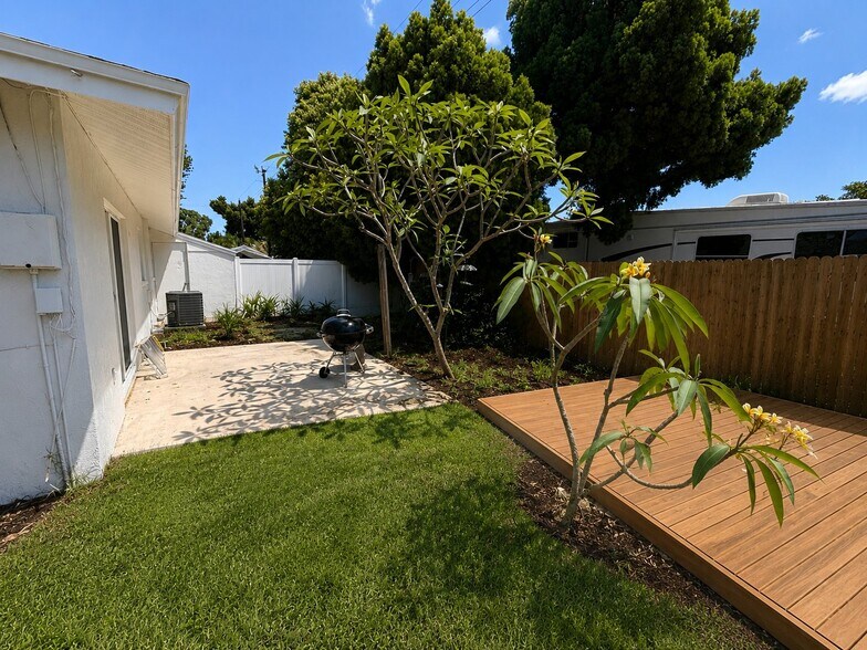 Building Photo - 1812 47th Ave Dr W
