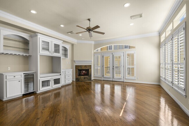 Building Photo - 3307 W Lamar St