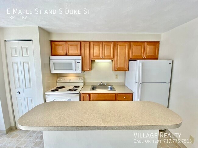 Building Photo - 501 E Maple St