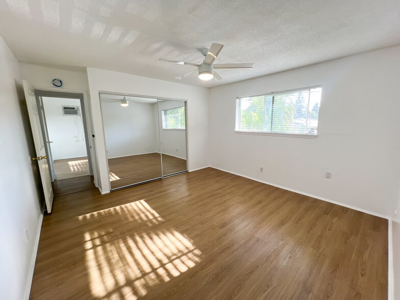 Building Photo - 460 Vista Ave