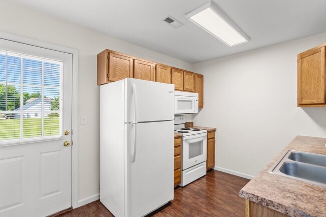 Building Photo - 2500-2502 Northampton Dr.