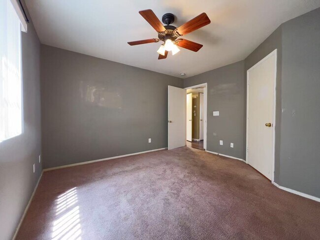 Building Photo - Nice Condo