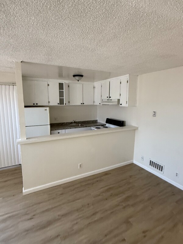 Building Photo - 6116 N El Dorado St