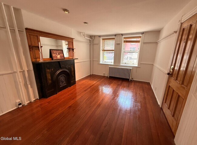 Building Photo - 45 Elm St