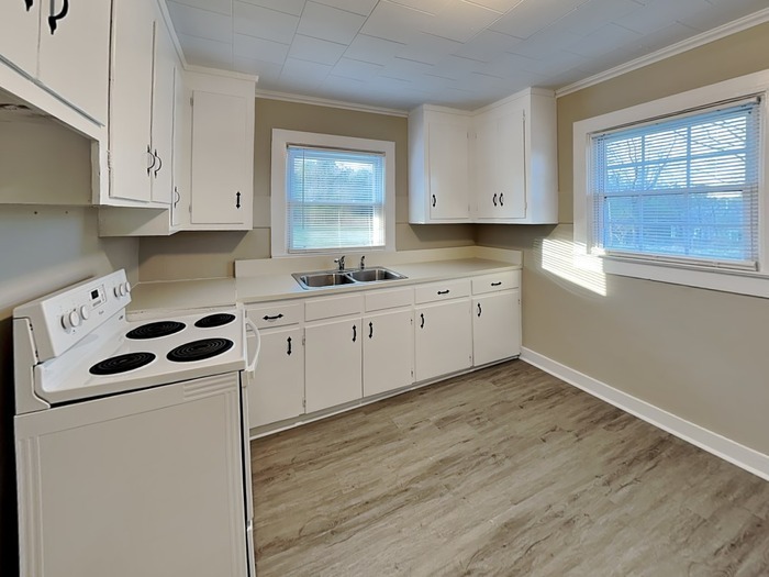 Building Photo - 113 Kingsway Dr