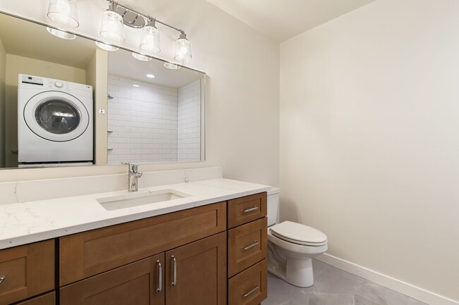 Building Photo - Halleck Townhomes Triplex